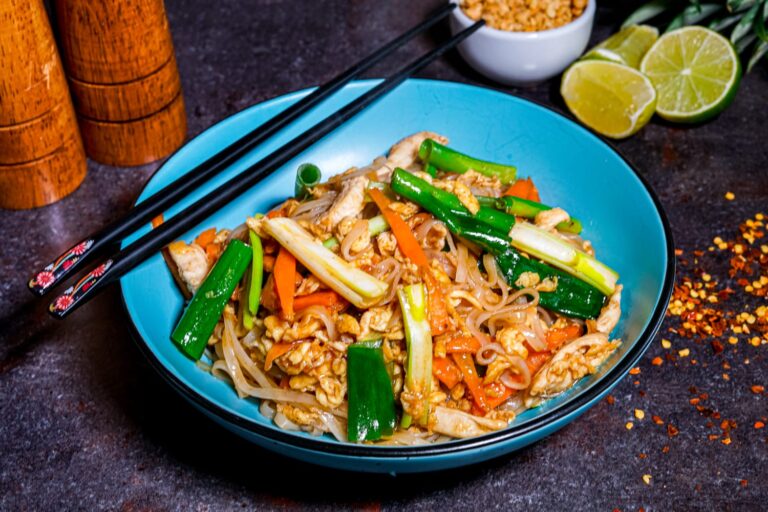 Pad Thai Kids Pad Thai with Chicken Wok House logo Wok House Tg. Mureș Autentic Thai Contact Wok House Tg. Mureș restaurant tg mures targu mures livrare mancare restaurant thai restaurant autentic thai kitchen mancare thai livrare mures mancare mures thai mures taste of thailand thai food mures livrare rapida meniu thai