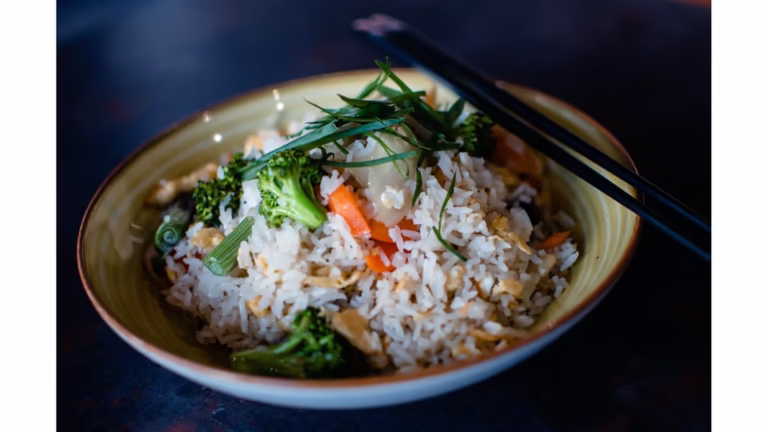 Kids Fried Rice with Chicken Wok House logo Wok House Tg. Mureș Autentic Thai Contact Wok House Tg. Mureș restaurant tg mures targu mures livrare mancare restaurant thai restaurant autentic thai kitchen mancare thai livrare mures mancare mures thai mures taste of thailand thai food mures livrare rapida meniu thai